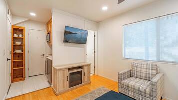 House, Multiple Beds, Mountain View (Oriole) | Living area