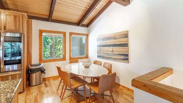 House, Multiple Beds, Mountain View (Oriole) | 4 bedrooms, individually decorated, individually furnished, bed sheets