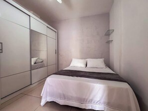 Iron/ironing board, WiFi, bed sheets - Ap Aconchegante • Praia a Pé em Amaralina (Salvador)
