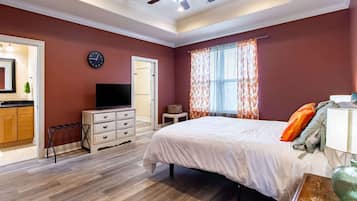 Desk, iron/ironing board, WiFi, bed sheets