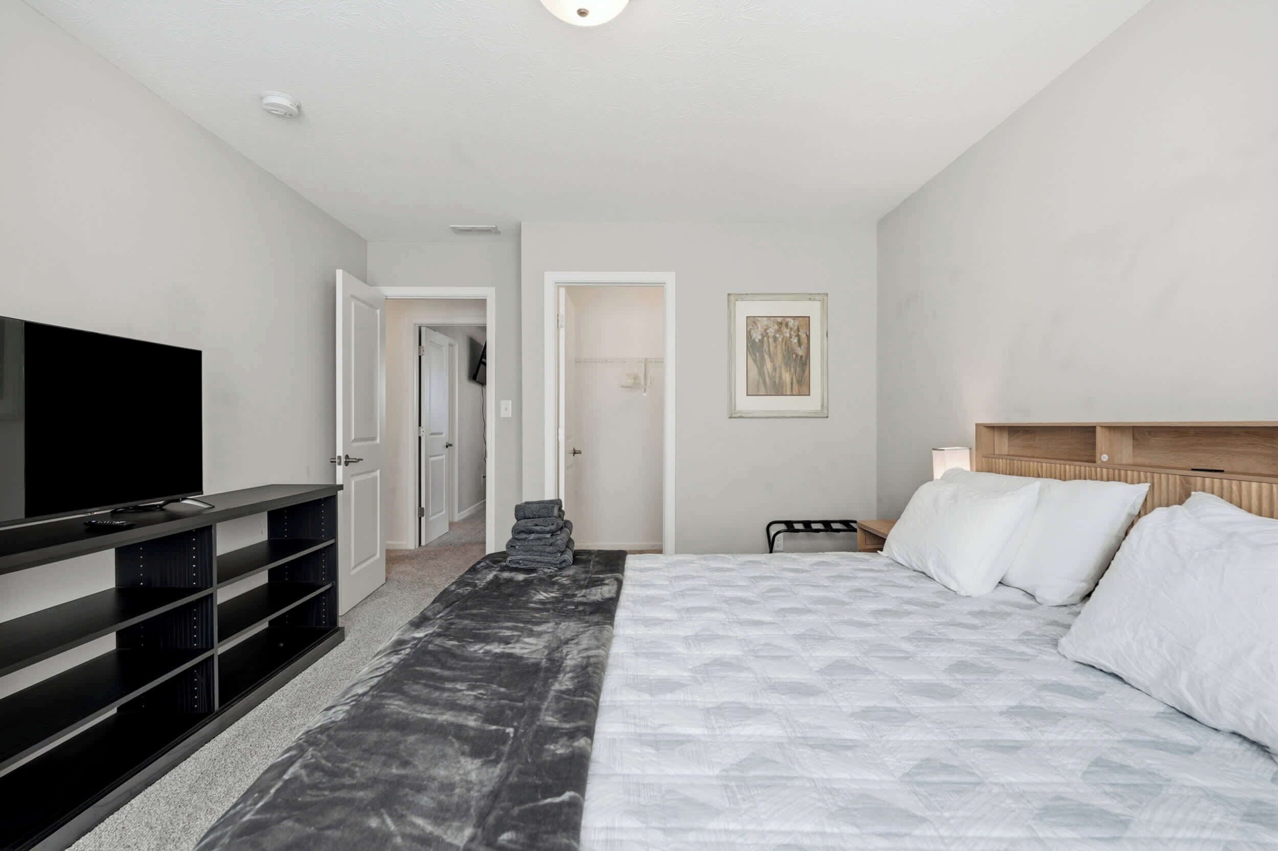 5 bedrooms, iron/ironing board, WiFi, bed sheets