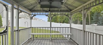 5BR Indy Estate, Hot Tub + Outdoor Kitchen