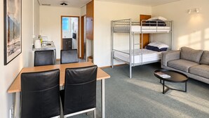 Premium-huoneisto, 1 makuuhuone, patio | Vuodevaatteet