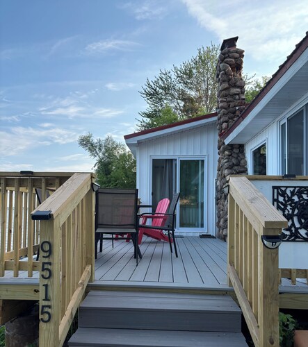 Lakefront Cottage in Scenic Guffin Bay