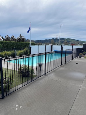Pool - Clean, warm and beautiful place to stay only 4 minutes to Cambridge. (Cambridge)