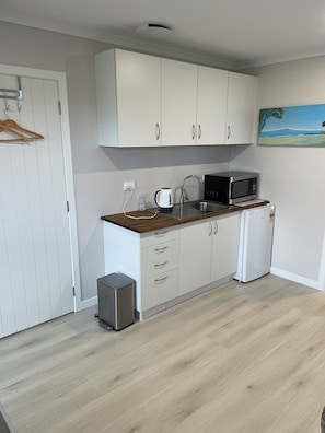 Private kitchen - Clean, warm and beautiful place to stay only 4 minutes to Cambridge. (Cambridge)