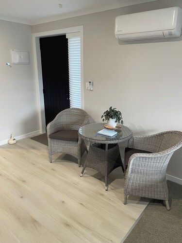 Clean, warm and beautiful place to stay only 4 minutes to Cambridge.