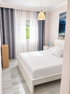 2 bedrooms, iron/ironing board, WiFi, bed sheets - Marbella's Golden Mile | 2 bedrooms, 2 bathrooms. 5-minute walk to Trocadero Beach (Marbella)