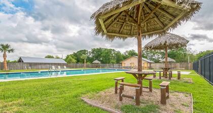 Premium Cabin - Family Cabin Rental Sleeps 8-10