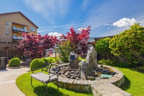 Property grounds - 2-floor Lakeview Oasis at Barona Beach Resort (West Kelowna)