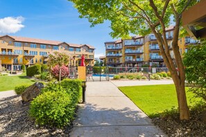 Exterior - 2-floor Lakeview Oasis at Barona Beach Resort (West Kelowna)