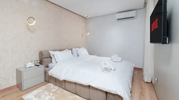 In-room safe, WiFi (free)