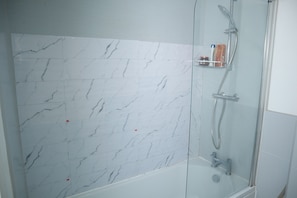 Toallas y papel de baño 
