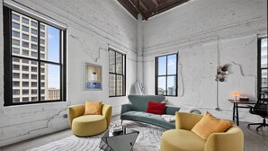 TV - Top-Floor Downtown Penthouse - Terrace - 2,500 Sq - Gym+Pool+Dedicated Workplace (Dallas)