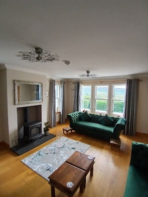 Living area - Larchside Guest House  (Portree)