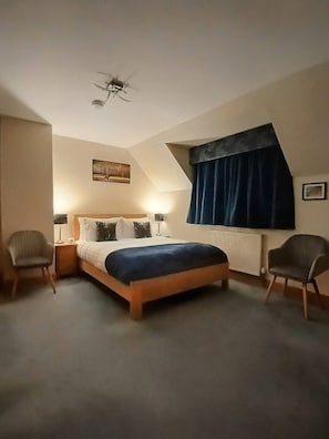 Deluxe Double Room, 1 King Bed, Private Bathroom, Mountain View | Blackout drapes, iron/ironing board (on request), WiFi (free) - Larchside Guest House (Portree)