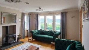 Unclassified image, 4 of 29, button - Larchside Guest House  (Portree)
