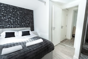 Iron/ironing board, WiFi, bed sheets - Modern 3BR | Sleeps 6 | Free Parking | Central London (London)