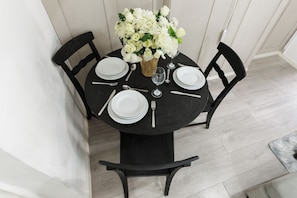 Dining - Modern 3BR | Sleeps 6 | Free Parking | Central London (London)