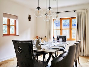 Dining - Luxury Exmouth Beach House for 8 (Exmouth)