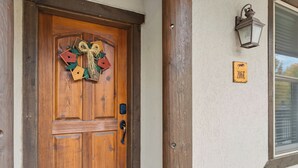 A wooden door with a decorative wreath and a house number sign. - Walk to Peak 9, Quicksilver Lift & Main St - Private Hot Tub & Garage (Breckenridge)