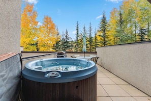 A hot tub on a balcony with a view of autumn trees and a clear sky. - Walk to Peak 9, Quicksilver Lift & Main St - Private Hot Tub & Garage (Breckenridge)