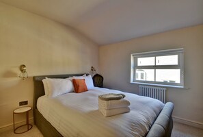 House | 8 bedrooms, iron/ironing board - Cosy Cornwall Bungalow for 4 (Barnard Castle)