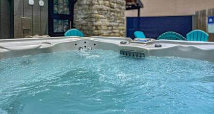 The Cabin at 114 Main Street with Hot Tub