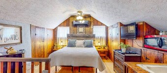 Bertha's Cabin: Rustic Ohio River Retreat