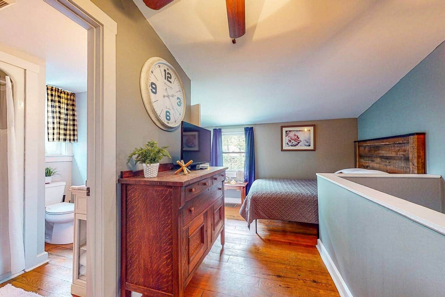 3 habitaciones, tabla de planchar con plancha, wifi y ropa de cama 