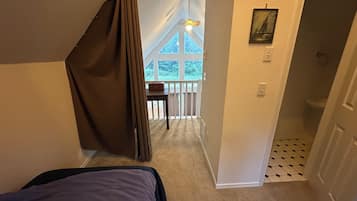 2 bedrooms, desk, iron/ironing board, WiFi (free)
