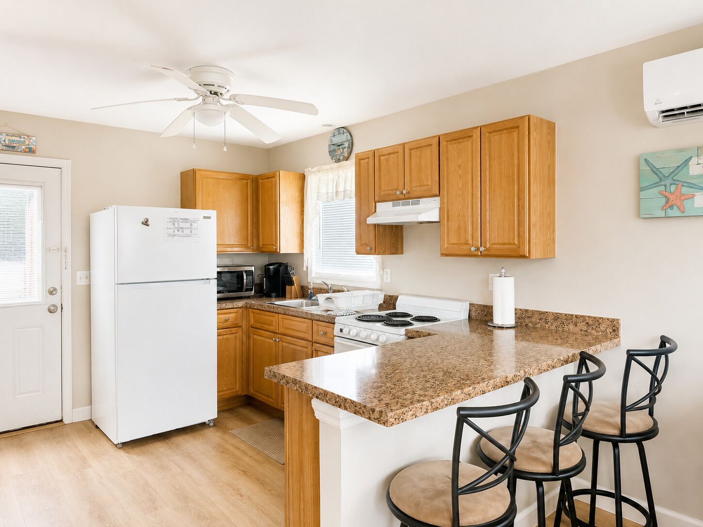 Coffee/tea maker, fridge, microwave, oven