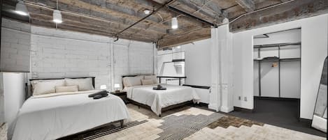 1 bedroom, desk, WiFi