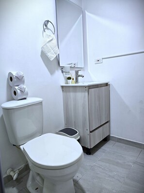 A bathroom with a toilet, bidet, sink, and a mirror. - Perfect 2-bedroom apartment in gorgeous Bogotá D.C. neighborhood (Bogotá, D.C.)