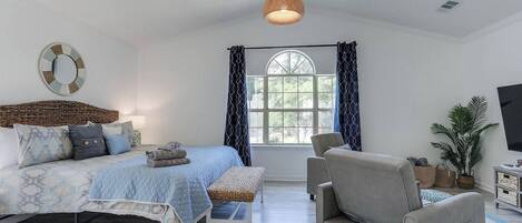 Iron/ironing board, WiFi (free), bed sheets