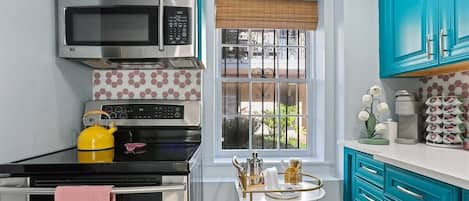 Coffee/tea maker, fridge, microwave, oven
