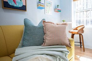 Cozy corners & sunshine vibes. - Downtown Savannah * Fun Studio on Jones Street * Walk to Forsyth * Dogs OK (Savannah)
