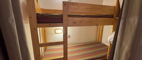 2 bedrooms, travel cot