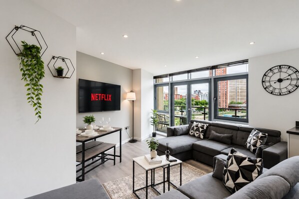 Living area - Stylish Canal views Sleeps 8 | City Leeds Location (Leeds)