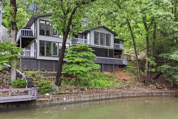 Exterior - Lake Ozark Home on 2MM. Private dock, quiet cove! (Lake Ozark)