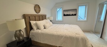 The Kempenfelt: Luxury 4-Bedroom Forest Retreat Near Horseshoe Valley