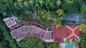 An aerial view of a resort with a swimming pool, multiple buildings, and lush greenery. - Waves Sunzal (Tamanique)