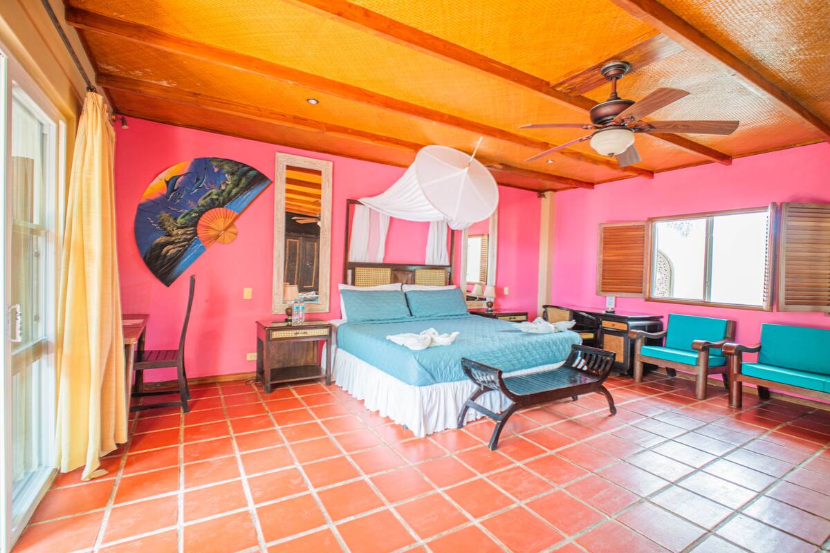 Premium Suite | In-room safe, desk, laptop workspace, free WiFi