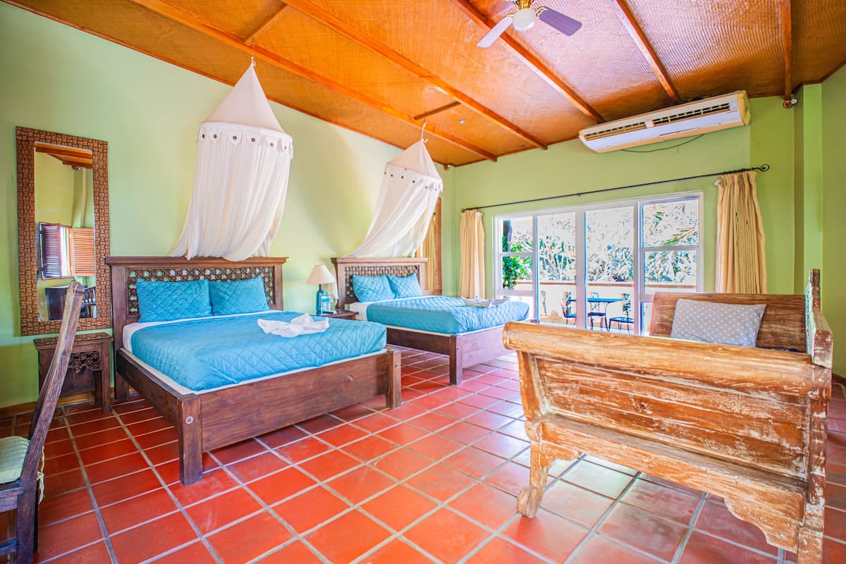Deluxe Suite, Garden View | In-room safe, desk, laptop workspace, free WiFi