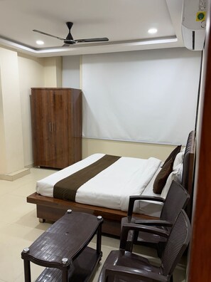 Family Room | WiFi (free) - Hotel Peacock Inn (Indore)