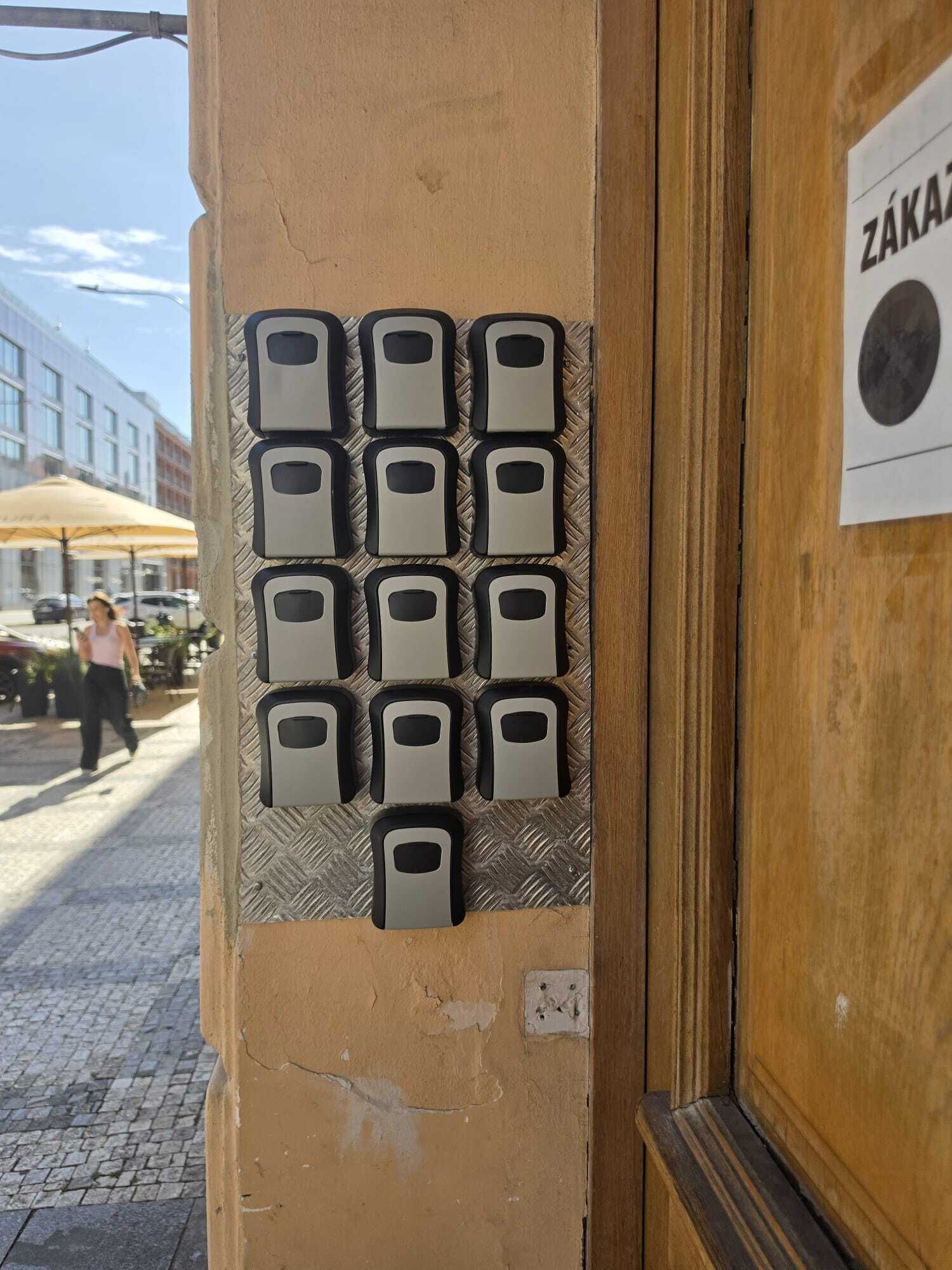 A door with a keypad lock and a sign reading 'ZÁKÁJ'.