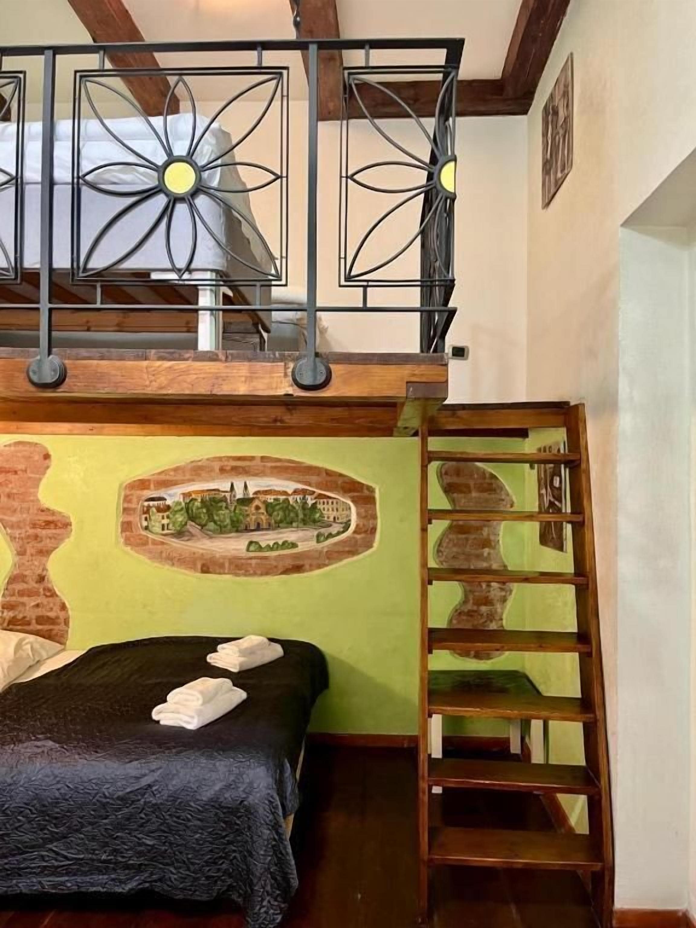 Family Loft | Desk, laptop workspace, WiFi (free)