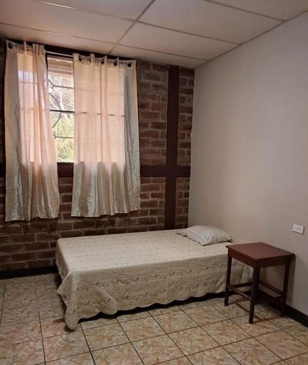 3 habitaciones, tabla de planchar con plancha y wifi 