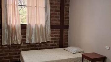 3 habitaciones, tabla de planchar con plancha y wifi