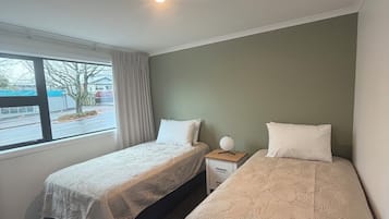Apartemen | Tirai kedap cahaya, setrika/meja setrika, dan Wi-Fi gratis